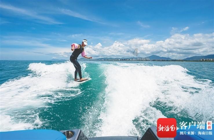 重庆武隆仙女山暴雪致部分游客滞留,当晚八时许疏散完毕