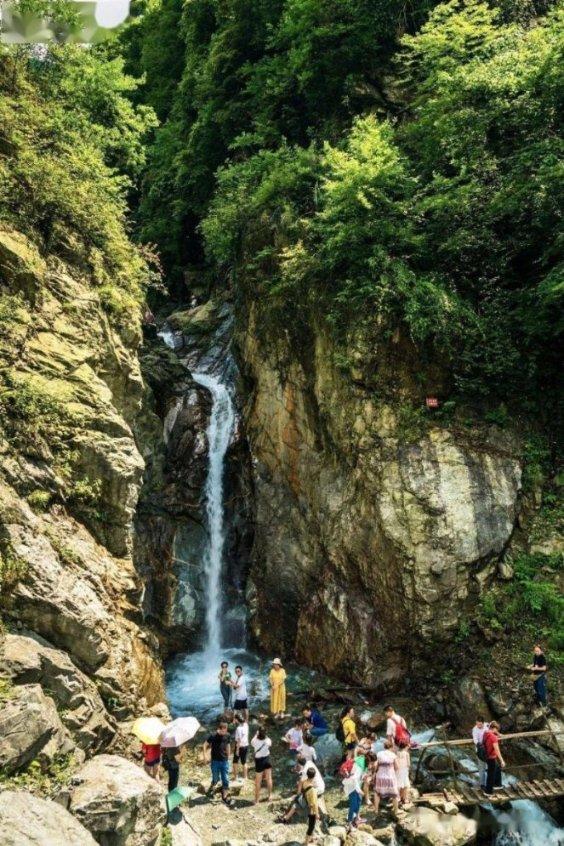 马斯克发布特斯拉“擎天柱”机器人视频